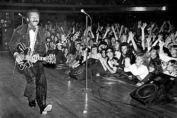 Captivating Rock N' Roll in Los Angeles: Discover the Electric Vibes